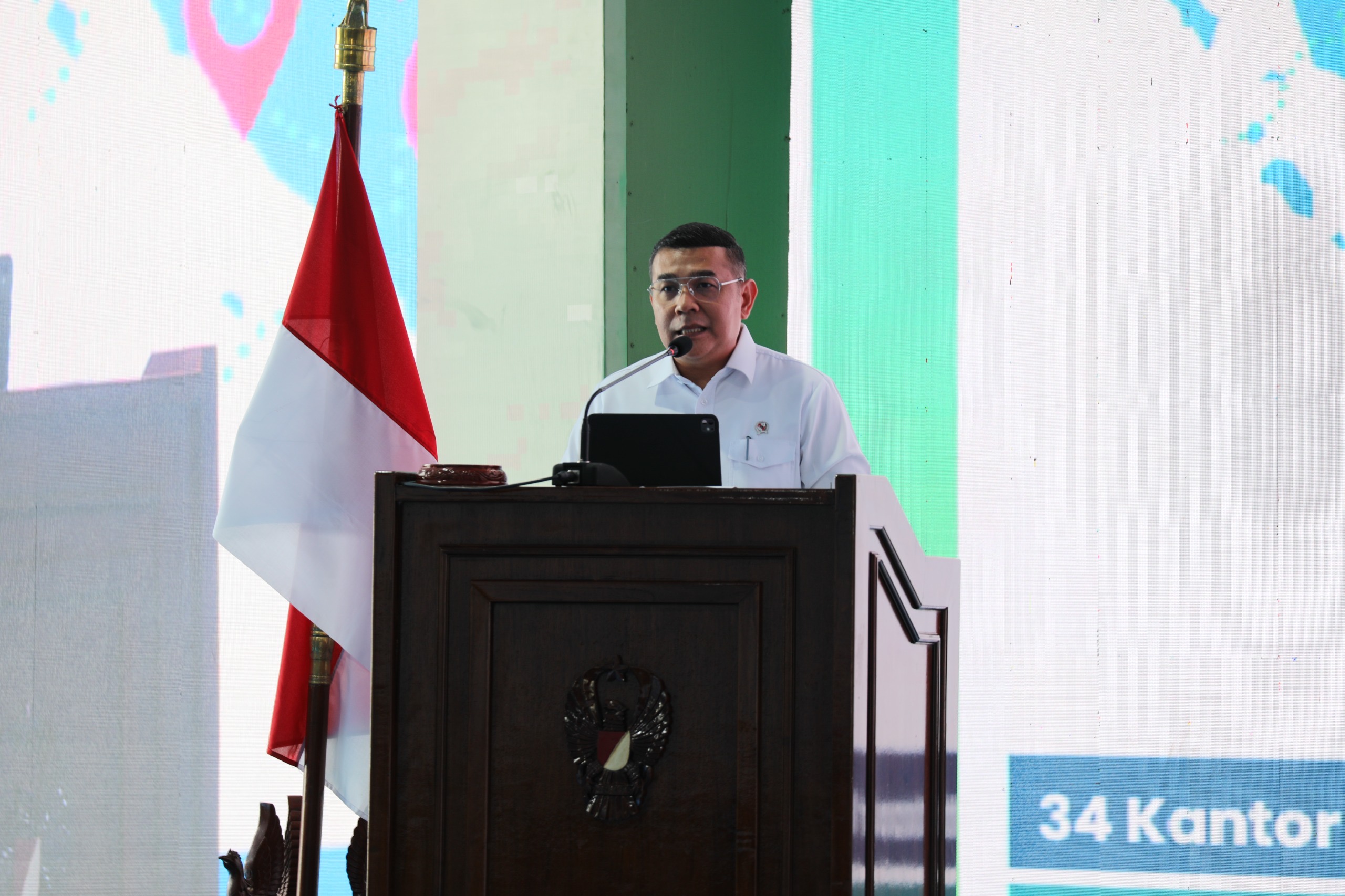 Jadi Pembicara dalam Apel Dansatkowil, Wamen Ossy Ajak TNI AD Perkuat Sinergi untuk Menjaga Tanah Negara