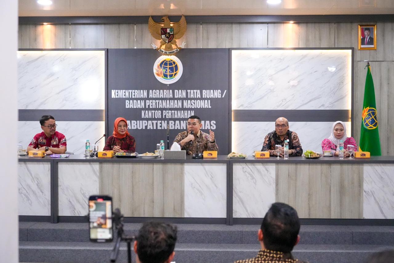 Tinjau Kantah Kabupaten Banyumas, Wamen Ossy Tekankan Pentingnya Peningkatan Kualitas Layanan