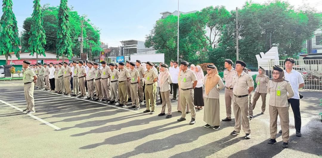 apel pagi rutin bagian dari upaya penegakan disiplin dan kekompakan pegawai