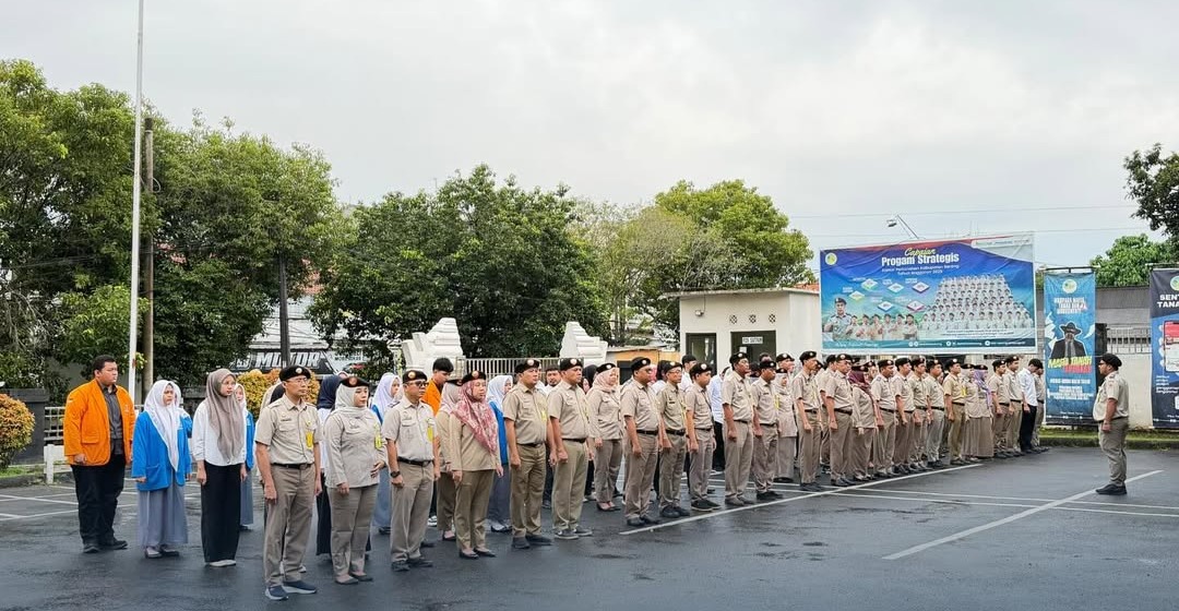 penegakan disiplin dan kekompakan pegawai kantah kab serang