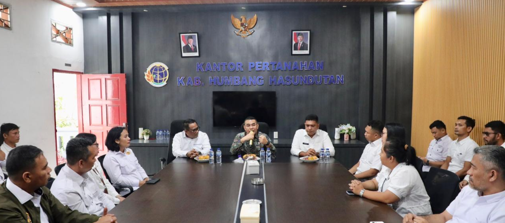 Kunjungi Kantah Kabupaten Humbang Hasundutan Wamen Ossy Tekankan Pentingnya Akurasi Data Pertanahan